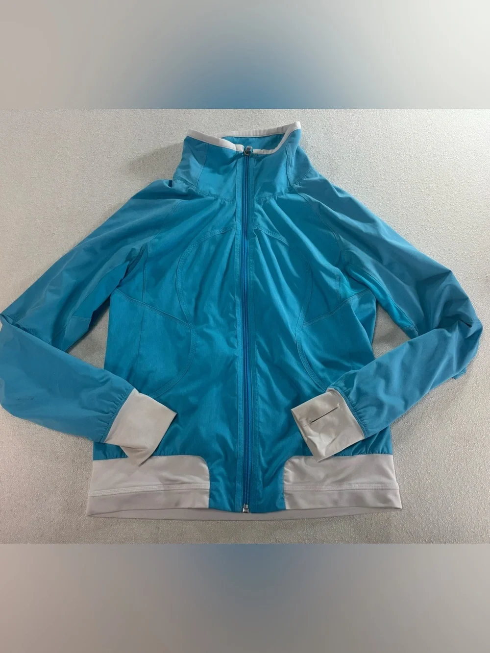 Lululemon Run Track Attack Jacket Spry Blue White Full Zip Size 6
